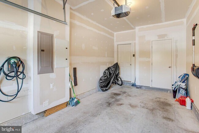 Building Photo - 1567 Renate Dr