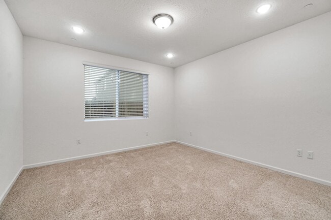 Building Photo - 141 Reunion Wy S