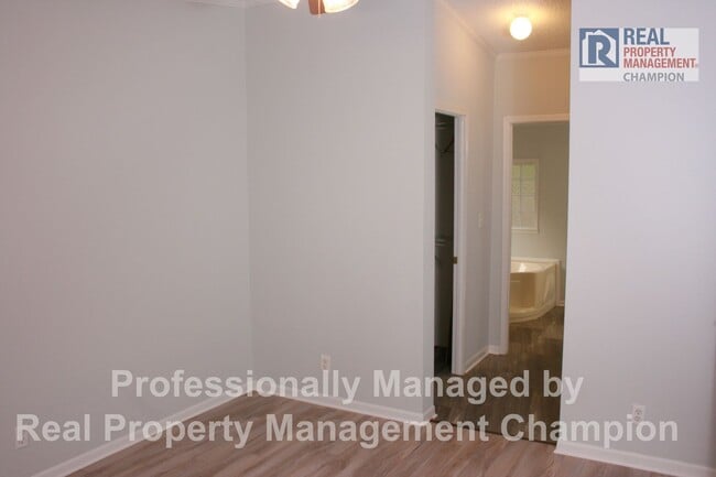 Building Photo - Charming Home in Quiet Neighborhood Near Monkey Junction