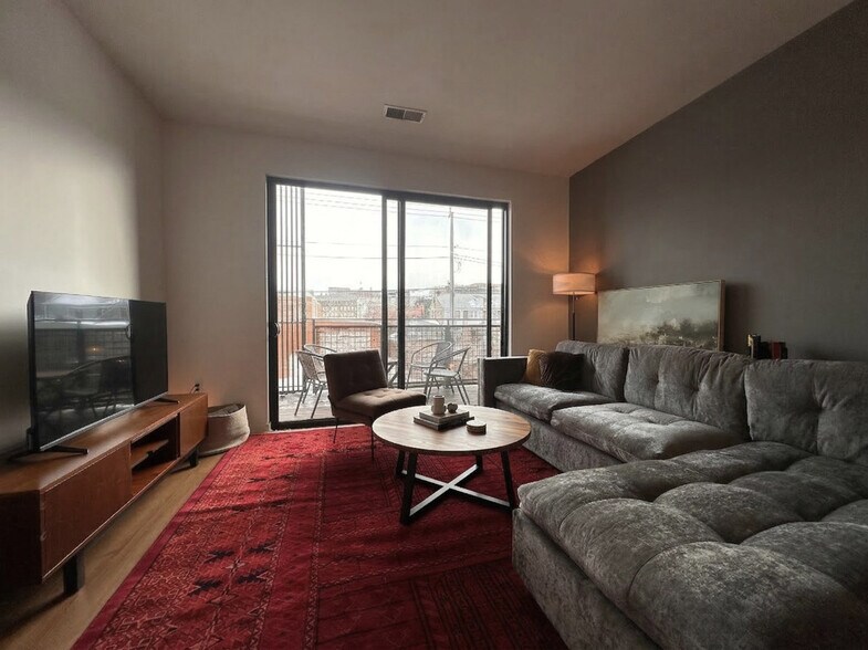 Building Photo - 324 S 2nd St