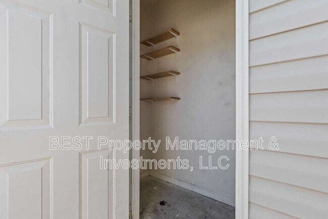 Building Photo - 8130 Kings Creek Dr