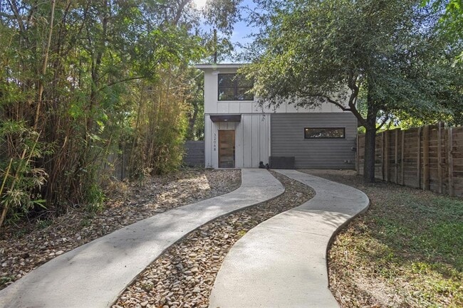 Building Photo - 3206 Larry Ln