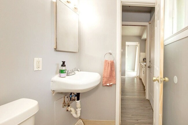 Building Photo - FULLY FURNISHED ACED 3 BED 1.5 BATH SINGLE FAMILY HOME IN BEAUTIFUL MAPLE HEIGHTS!