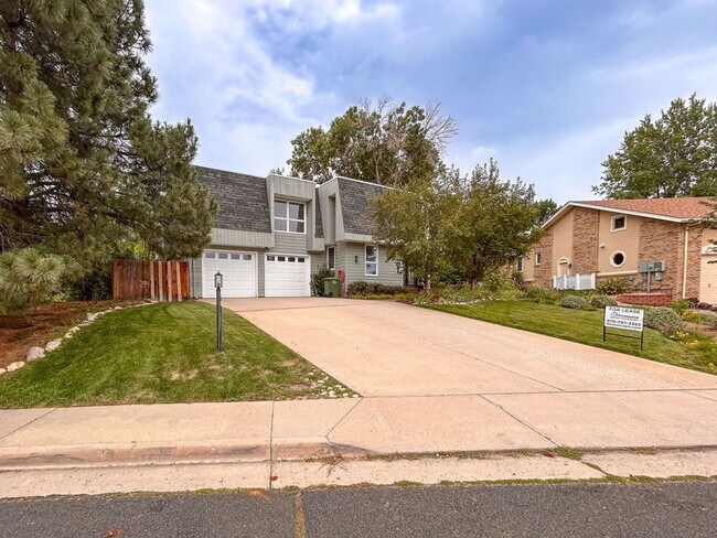 Building Photo - 4 Bedroom, 2.5 Bathroom in Lakeside Terrac...