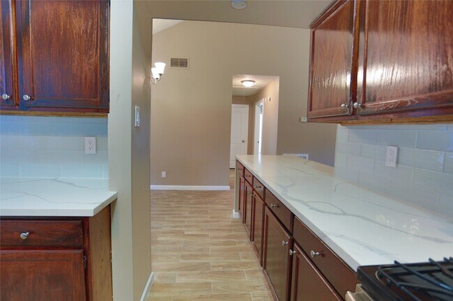Building Photo - 7007 Glen Rosa Dr