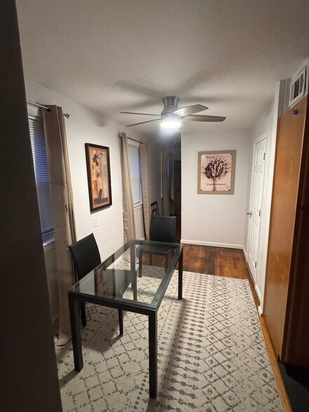 Building Photo - 1110 16th St NE