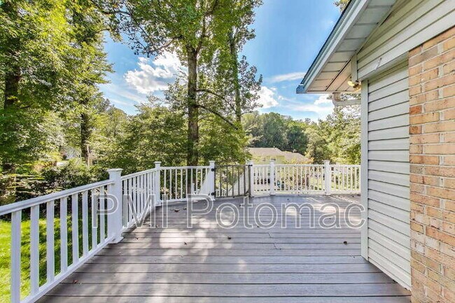 Building Photo - 5406 Parkvale Terrace