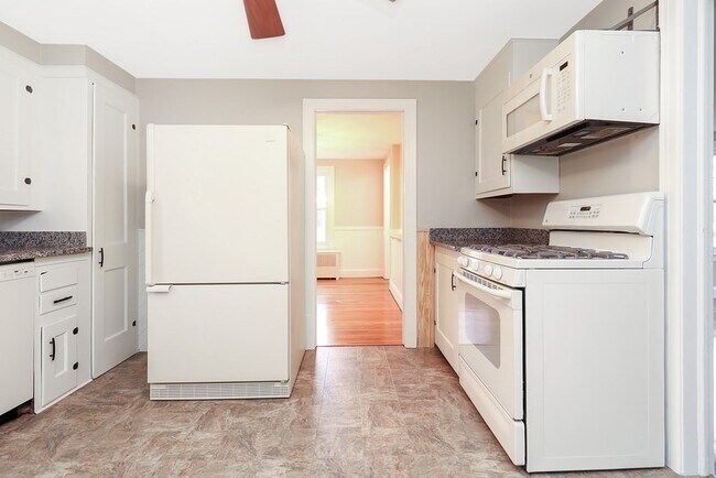 Building Photo - 142 Elmwood Ave