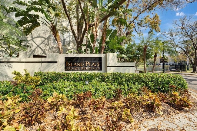 Building Photo - 705 Mainsail Dr