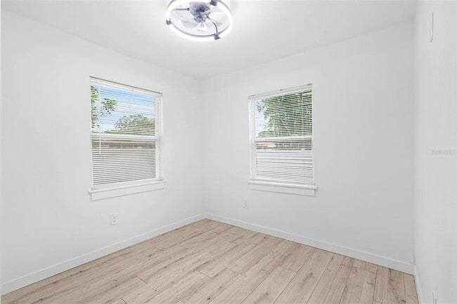 Building Photo - 715 W Bougainvillea Ave