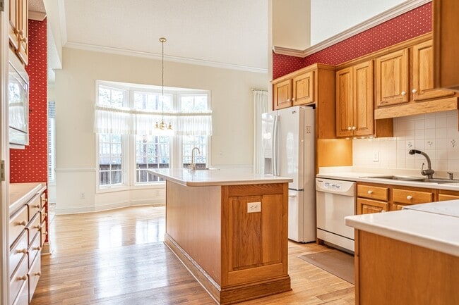 Building Photo - 24 Strathaven Dr