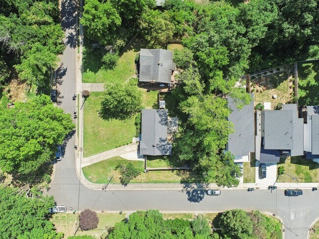 Building Photo - Charming 3BR House in Charlotte