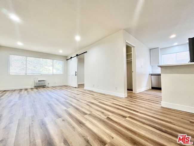 Building Photo - 1784 N Sycamore Ave