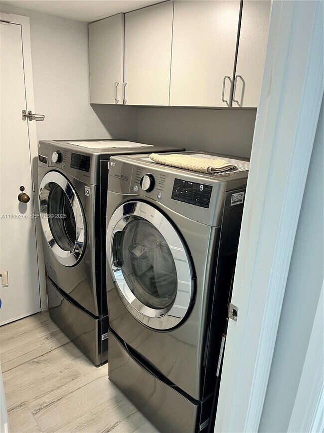 Building Photo - 300 Three Islands Boulevard