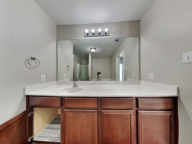 Building Photo - 2402 Regatta Ln