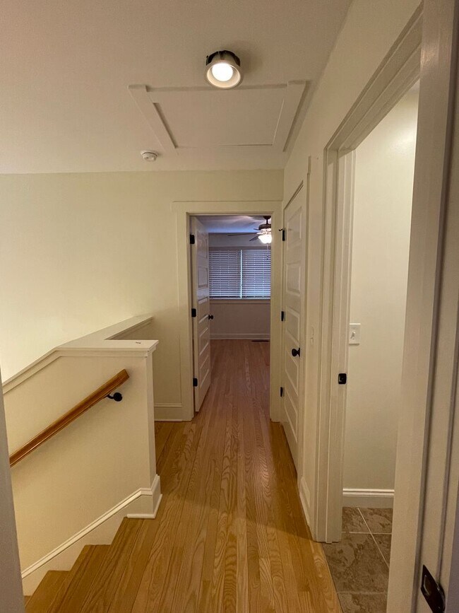 Building Photo - Super Convenient Kenilworth Location! 3 Bedrooms, 2 Bathrooms