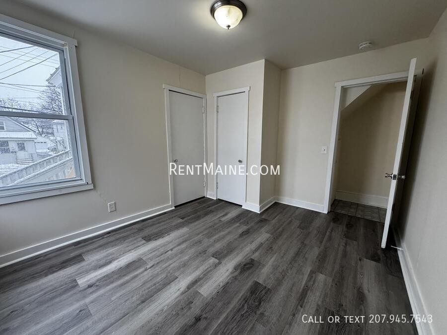 Building Photo - 276 Main St