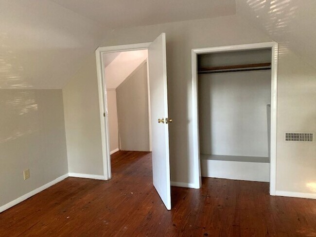 Building Photo - Cape Cod on Clay Mills Road!   251104