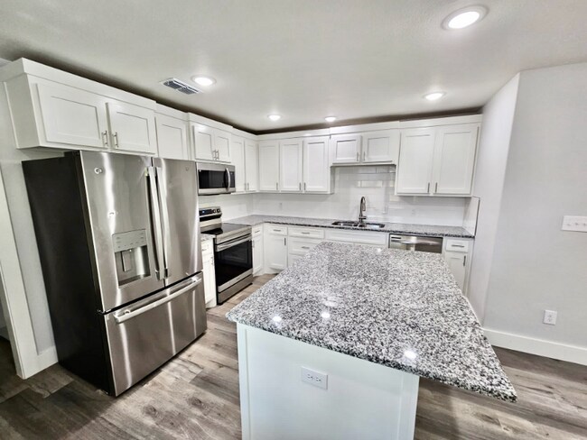 Building Photo - 220 W Bond St