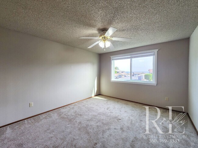 Building Photo - Upstairs Condo at The Narrows – Pool, Clubhouse & Woodland Views!