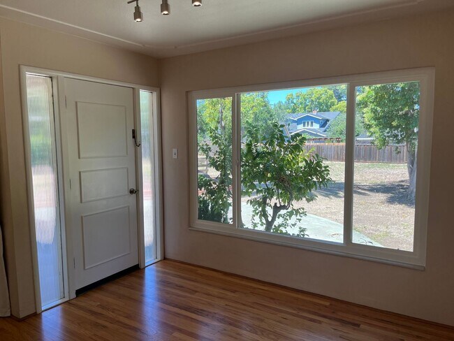 Building Photo - Los Gatos Living Just Minutes from Downtown & New Whole Foods