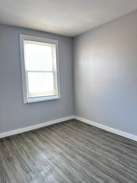 Building Photo - 2647 S 68th St