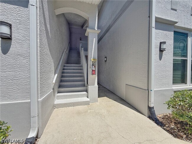 Building Photo - 1310 Charleston Square Dr