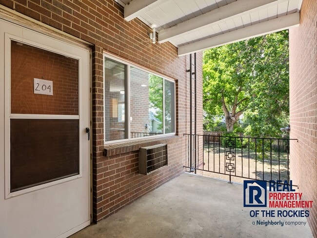 Building Photo - Charming 2 Bed, 1 Bath Condo in Prime Loca...