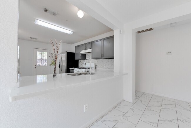 Building Photo - 8510 Village Hollow Ln