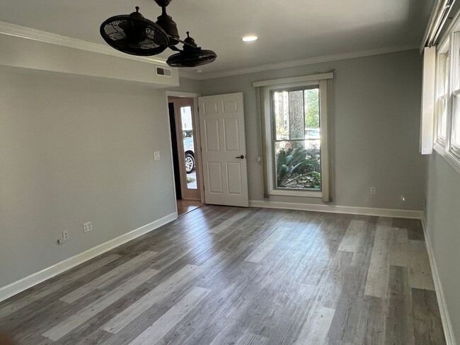 Building Photo - Spacious Updated Home in Windmill Harbour!