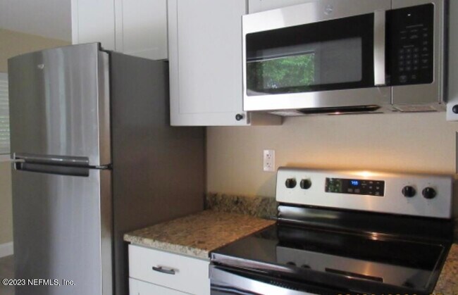 Building Photo - 324 Hilltop Dr