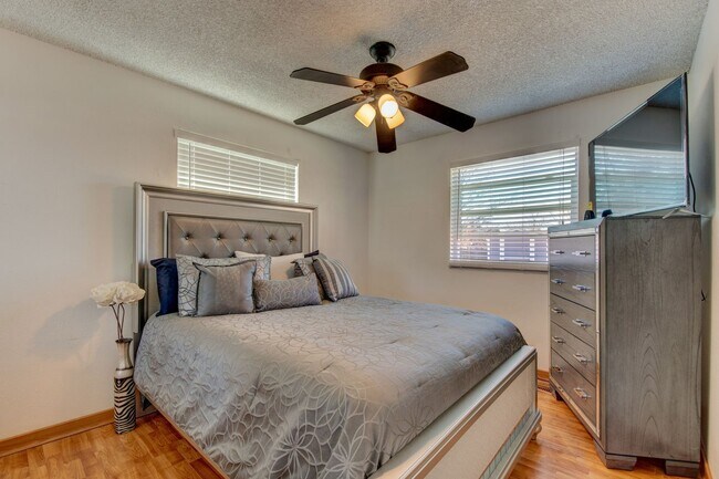 Building Photo - 5553 Crystal Way