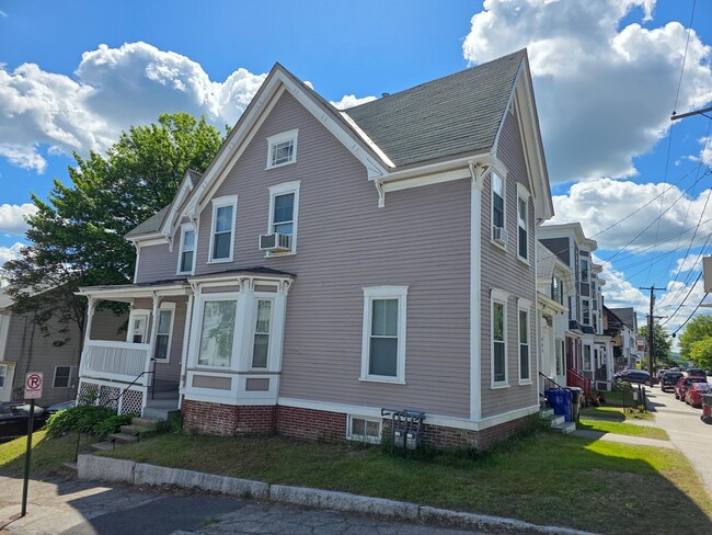 Building Photo - 463 Lake Ave