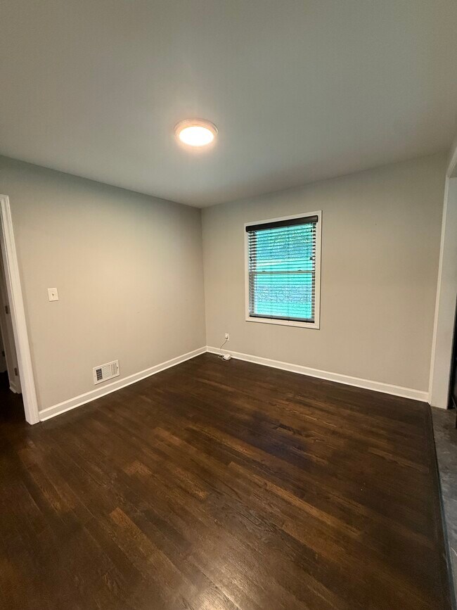 Dinning Space - 1865 Winthrop Dr SE