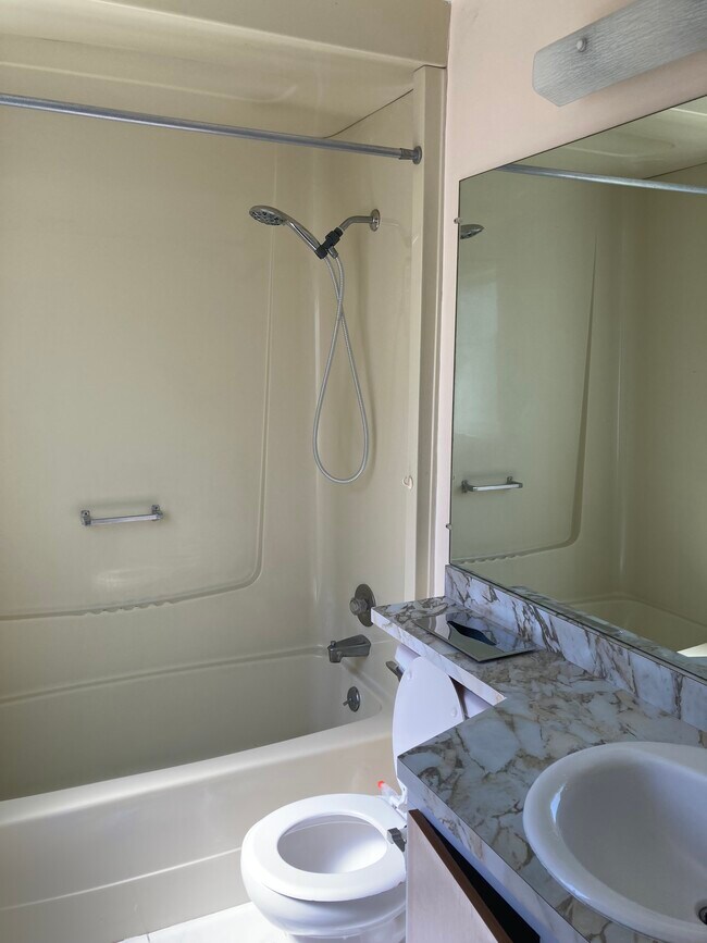 Building Photo - 213 Cotorro Ln