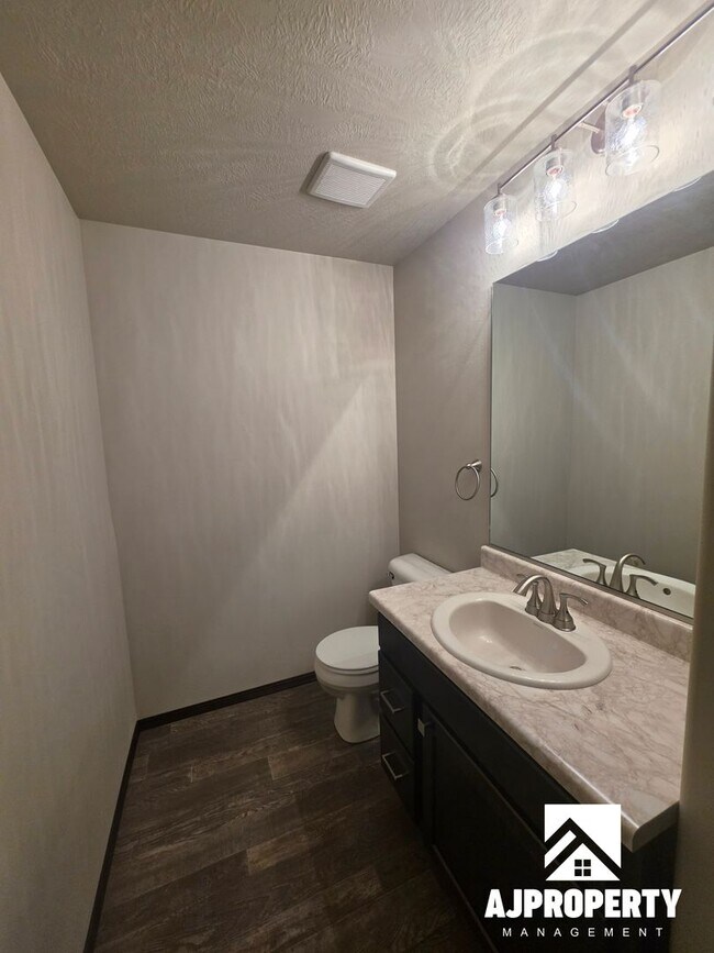 Building Photo - 2542 E Meadowside Pl
