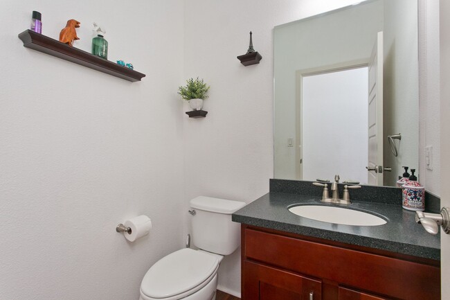 Building Photo - Pet friendly 3/2.5/2 In the heart of Kapolei