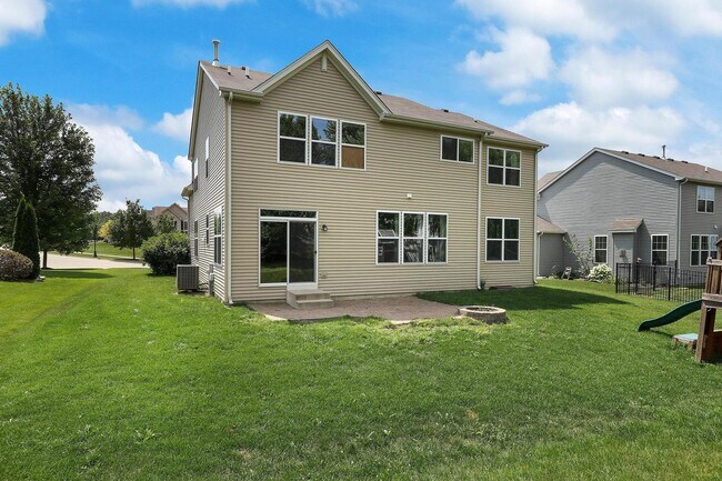 Building Photo - 643 Seneca St