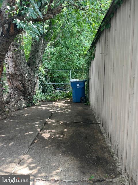 Building Photo - 2070 Haines St