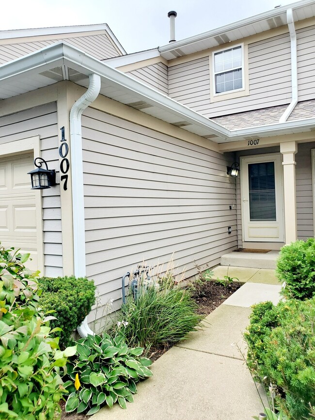 Building Photo - 1007 Horizon Ridge
