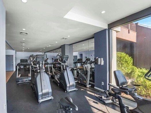 Building Photo - 1055 River Rd