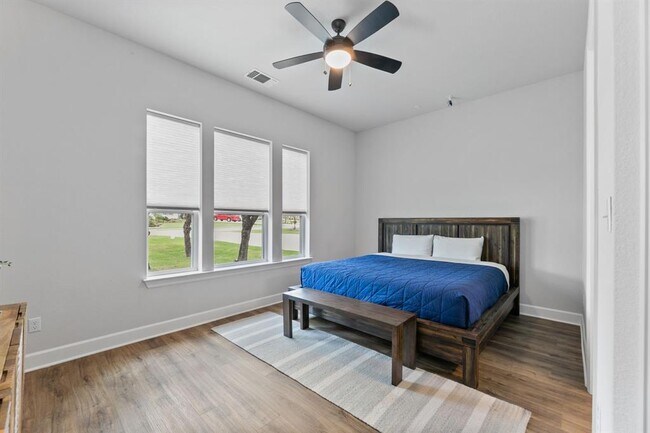 Building Photo - 1801 Headwaters Blvd