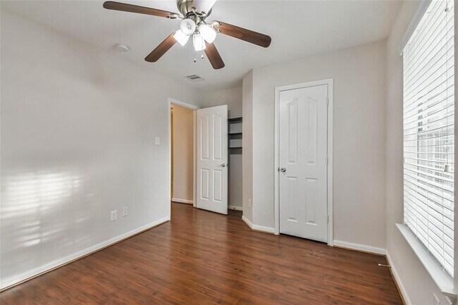 Building Photo - 7718 Shavano Ln