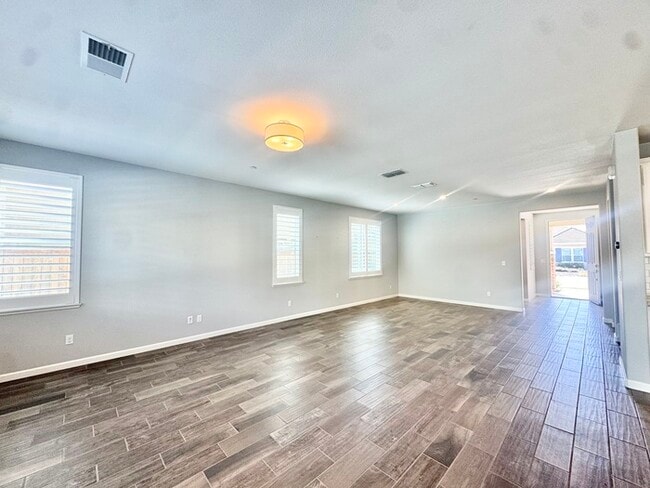 Building Photo - Stunning 5BR Home with Pool, Loft & 3-Car Garage!