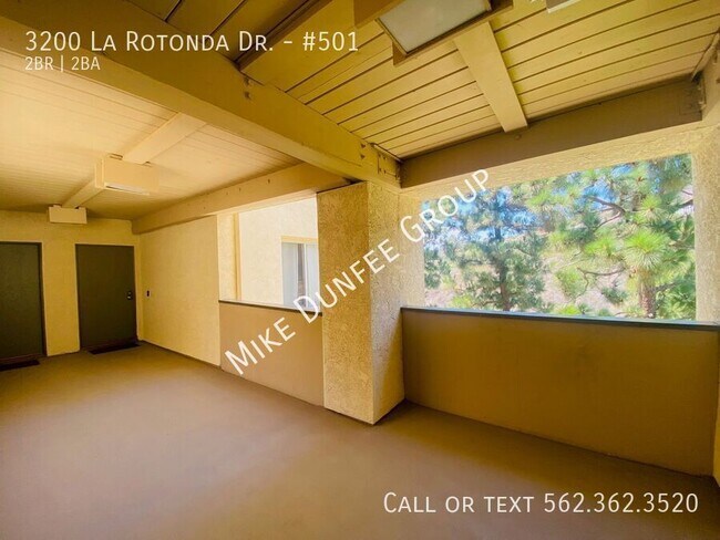 Building Photo - 3200 La Rotonda Dr
