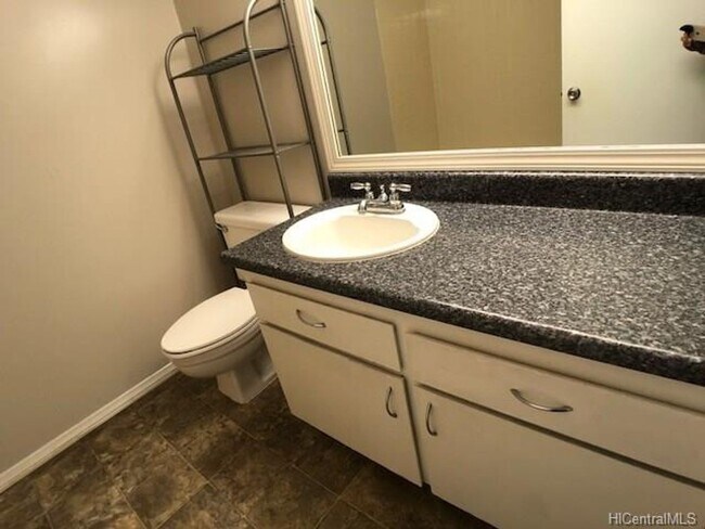 Building Photo - 2 Bed / 1.5 Bath / 1 covered reserved parking - Great Kailua Location!