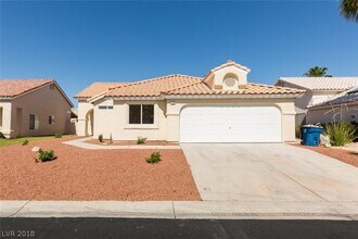 Building Photo - Unique 4 Bedroom 3 Bathroom Single Story H...