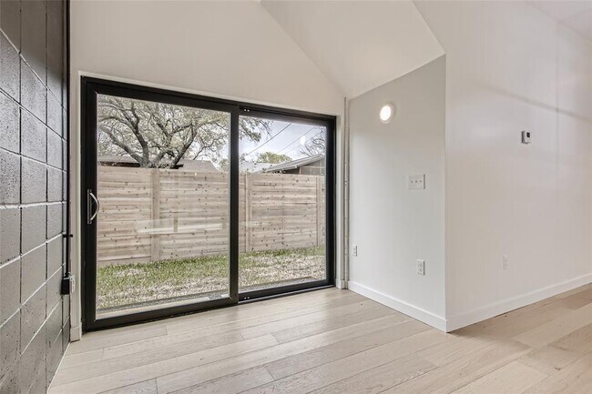 Building Photo - 1214 Pasadena Dr