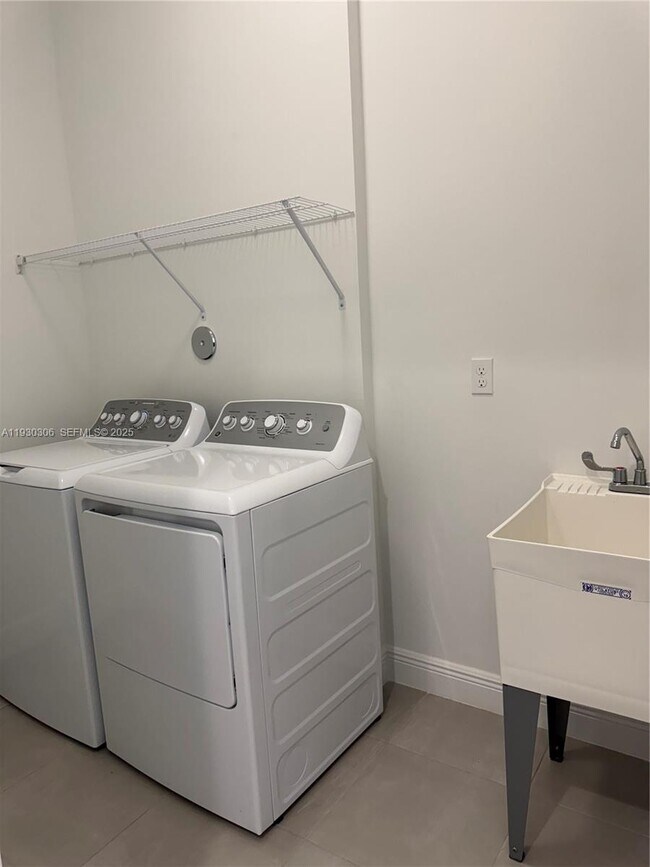 Building Photo - 16456 Sea Turtle Pl