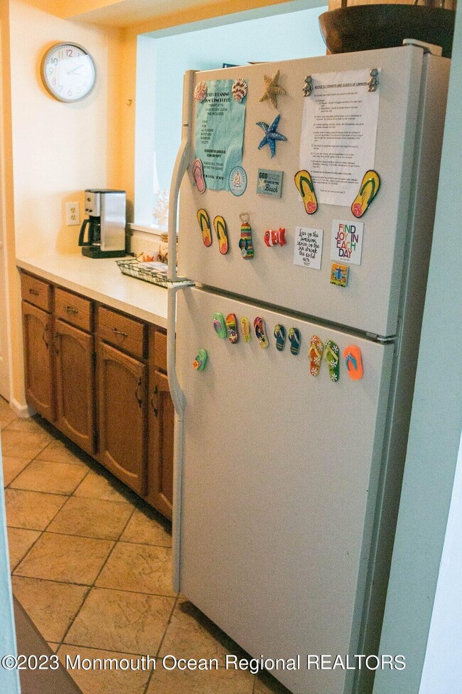 Building Photo - 10 SE Central Ave